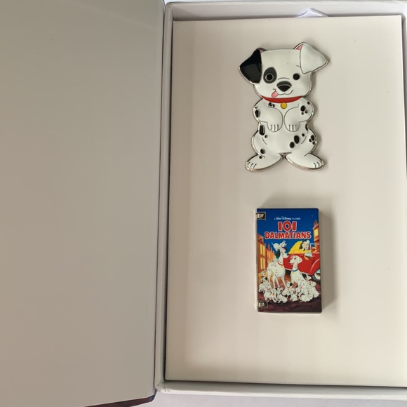 Disney 101 Dalmatians pin set - limited release - new - Picture 2 of 4